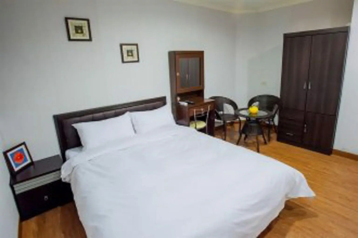 Room 4 of 15