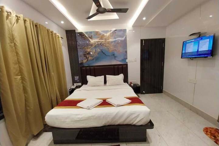 Room 3 of 16