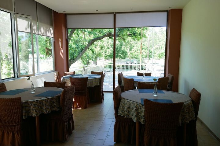 Dining 9 of 22
