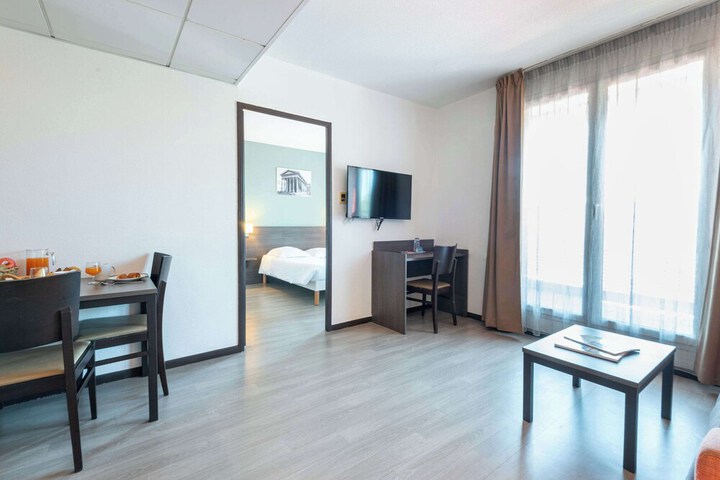 Room 12 of 40