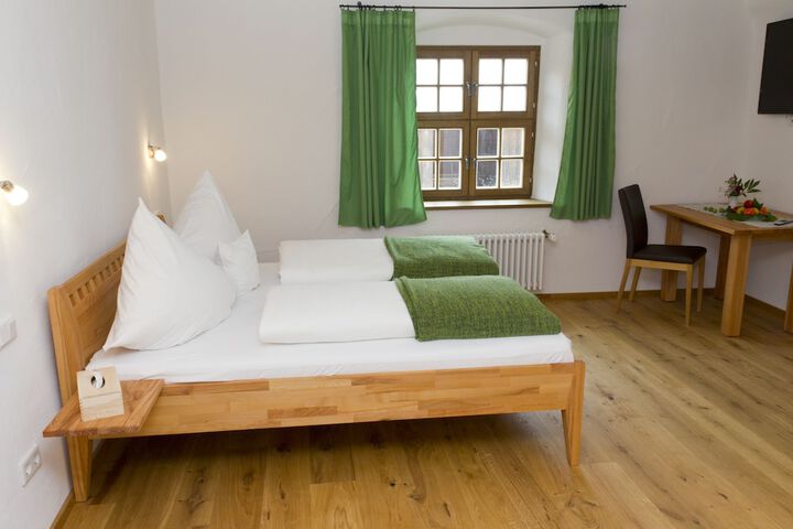 Room 15 of 48