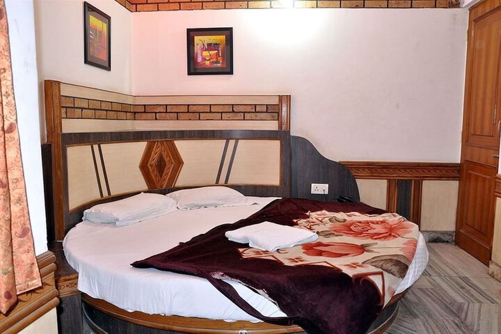 Room 16 of 27
