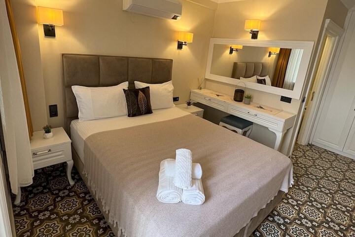 Room 12 of 50