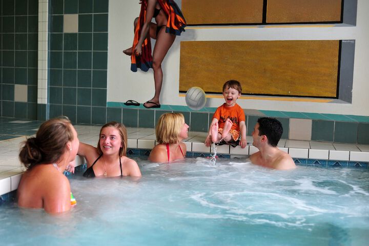 Indoor spa tub