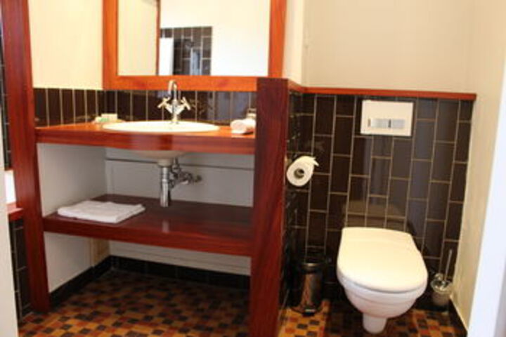 Room 8 of 40