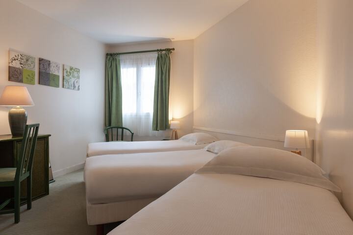Room 16 of 37