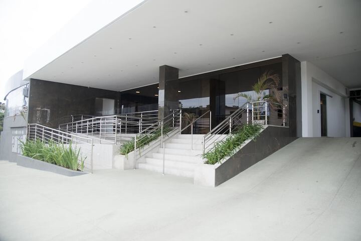 Hotel Exterior 68 of 70