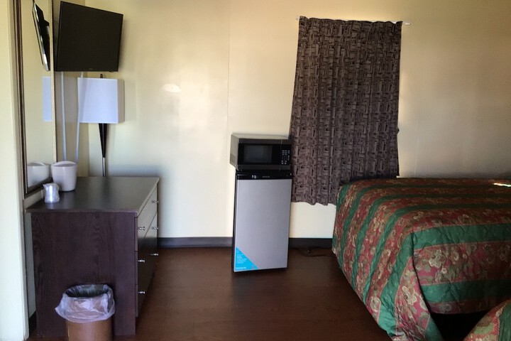 Room 8 of 12