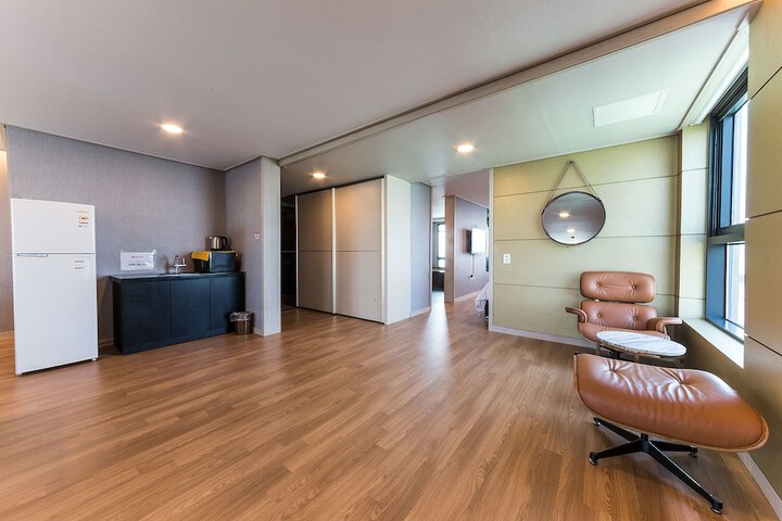 Room 12 of 62