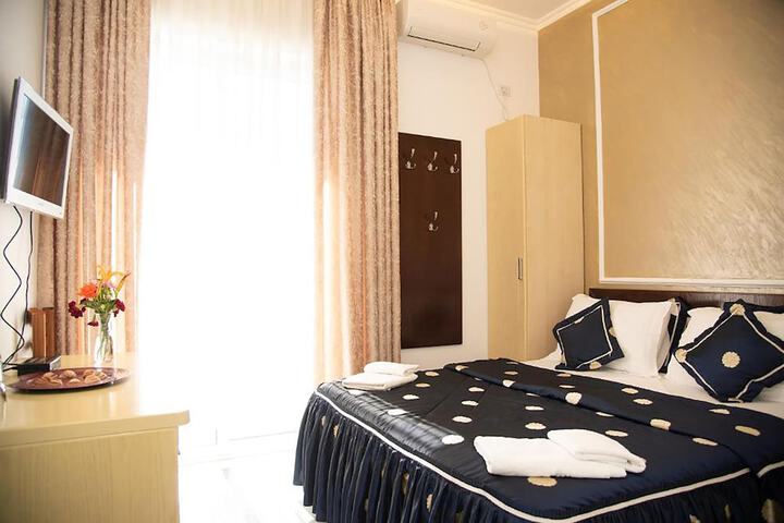 Room 14 of 65