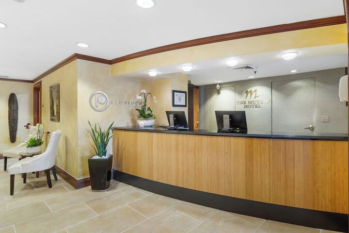 Concierge desk