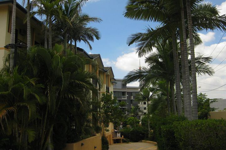 Hotel Exterior 10 of 24