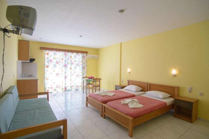 Room 4 of 25