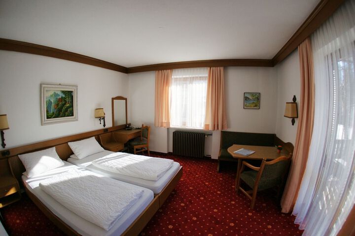 Room 5 of 65