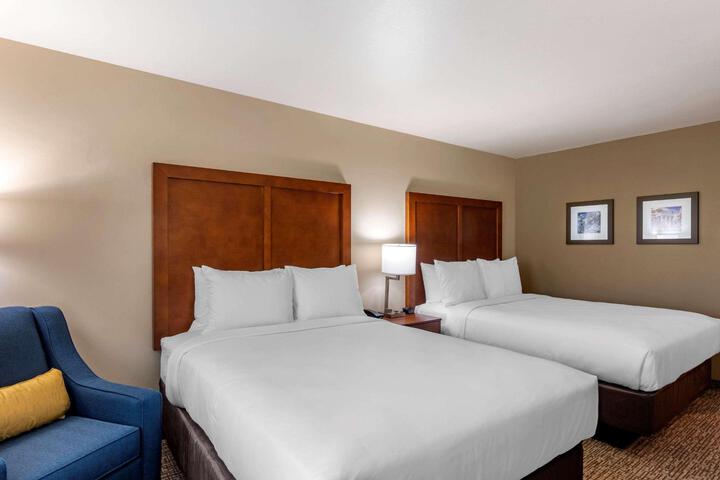 2 Queen Beds (3 of 11)