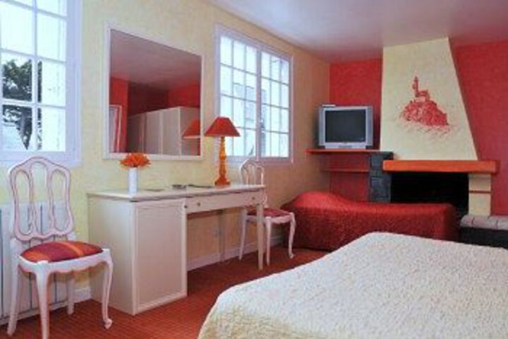 Room 6 of 28
