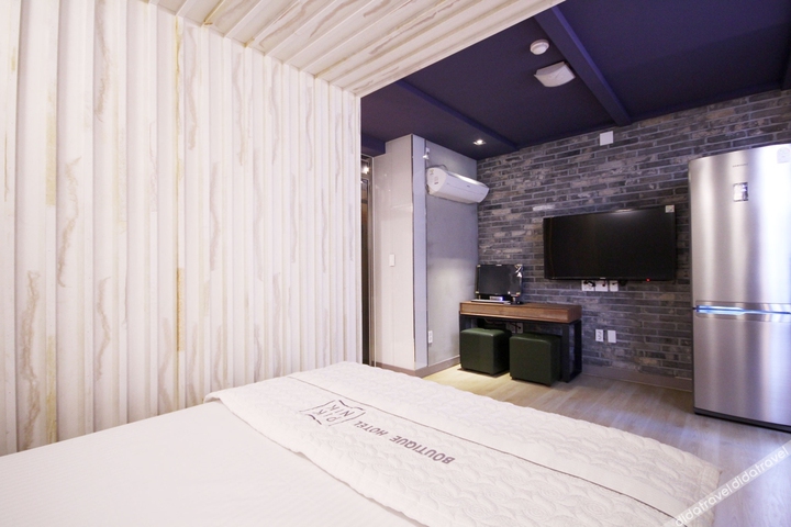 Room 46 of 170