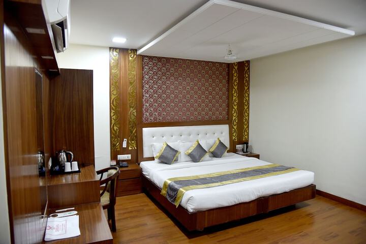 Room 4 of 12