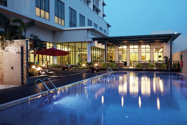 Hotel with Pool