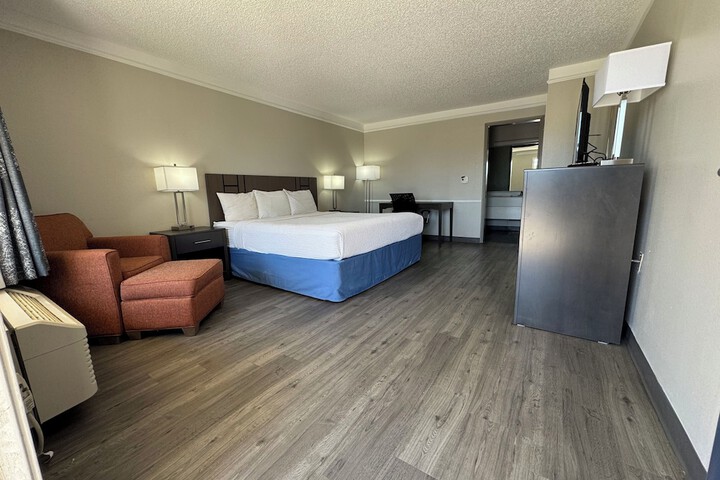 Room 4 of 23