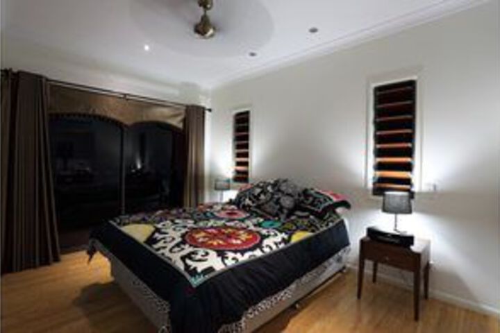 Room 9 of 16
