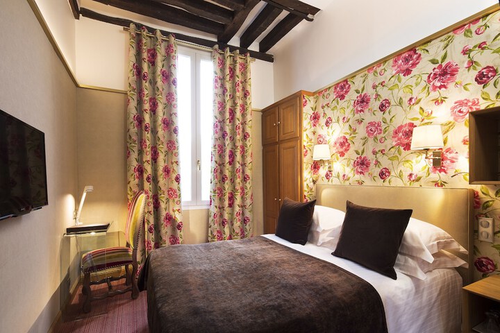 Room 10 of 65