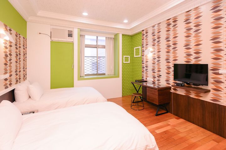 Room 32 of 97