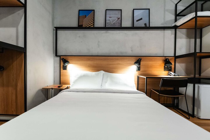 Room 5 of 96