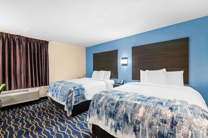 2 Double Beds (4 of 6)
