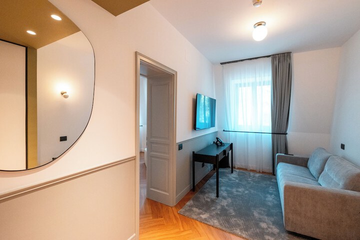Room 26 of 87