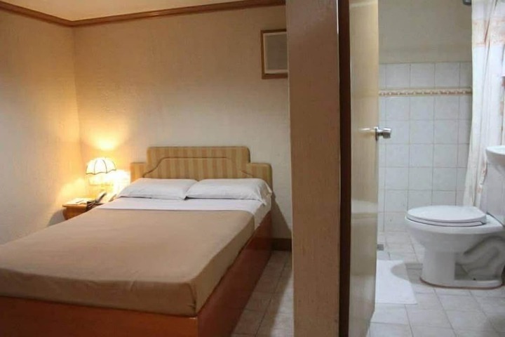 Room 28 of 66