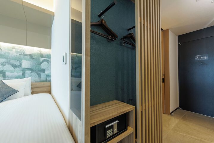 Room 30 of 99