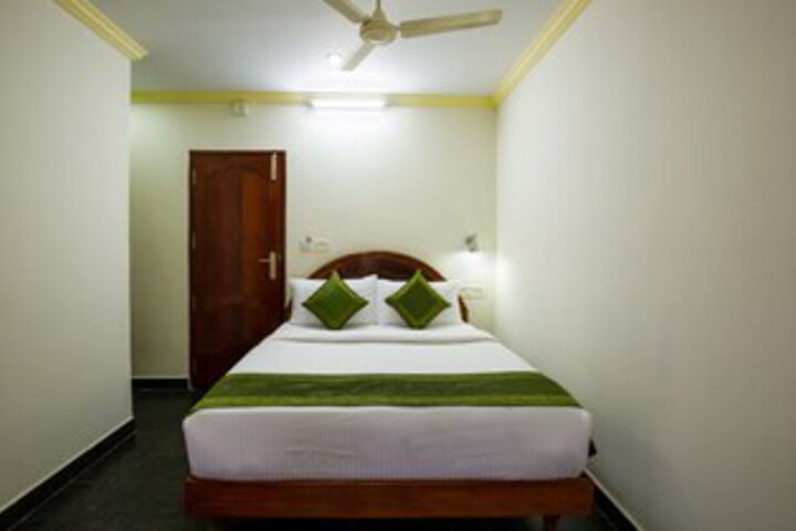 Room 32 of 43
