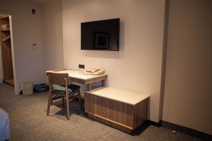 1 King Bed Premium (10 of 21)