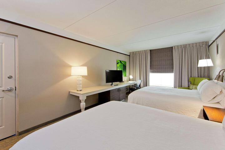 2 Queen Beds (6 of 7)