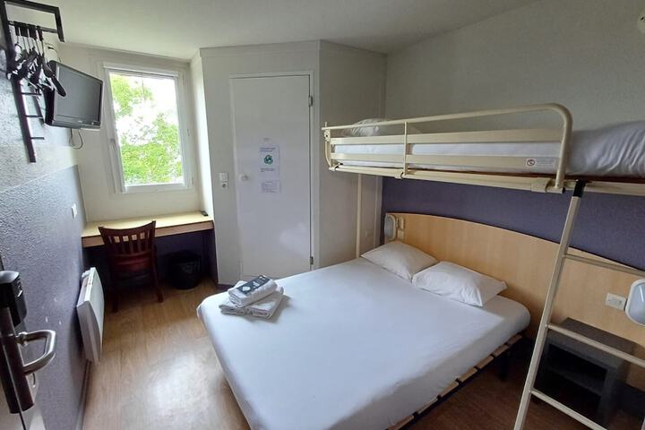 Room 6 of 24