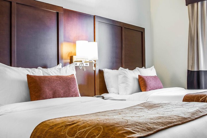 2 Double Beds (1 of 8)