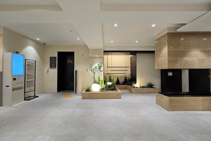 Entrance & Lobby