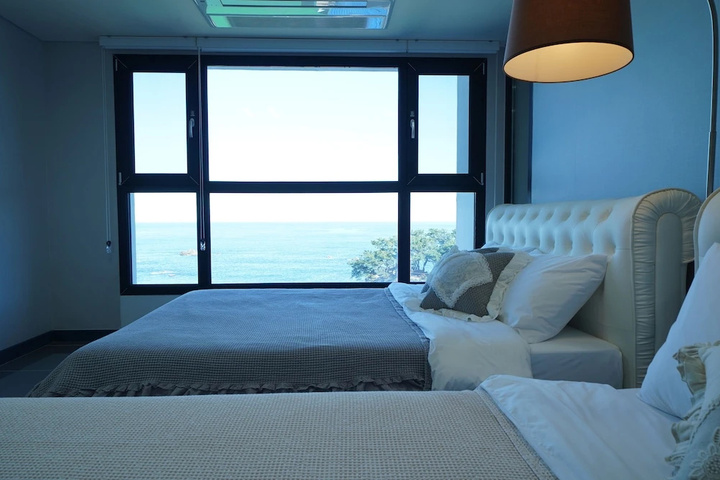 Room 2 of 20