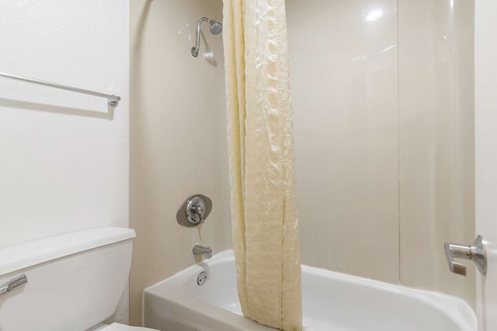 1 Queen Bed Refrigerator (9 of 16)
