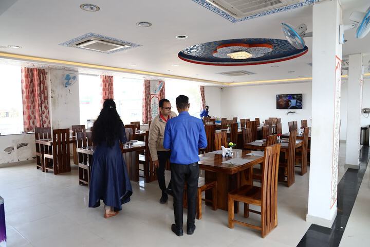 Dining 17 of 22