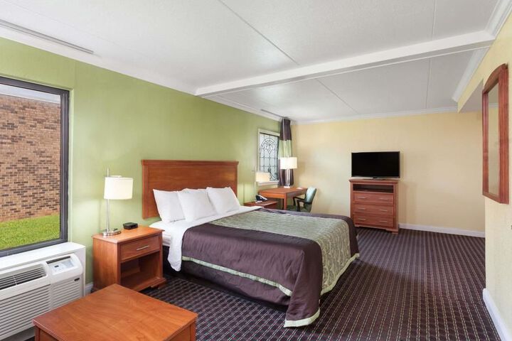 Room 6 of 35