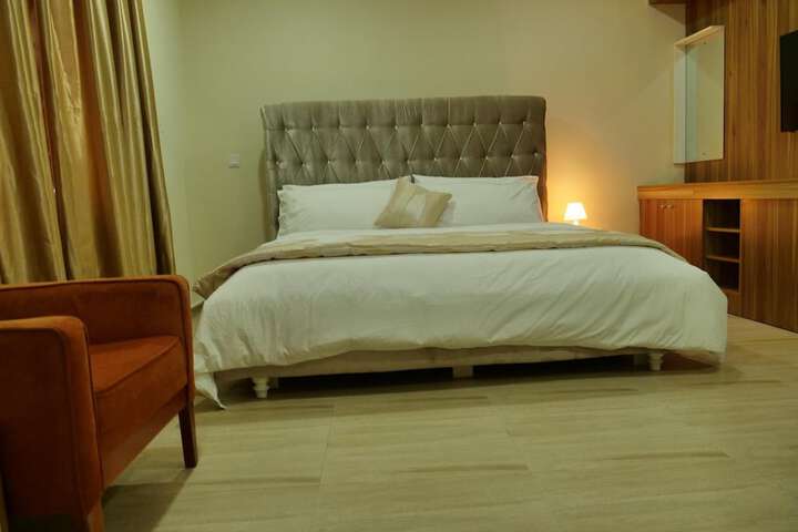 Room 16 of 38