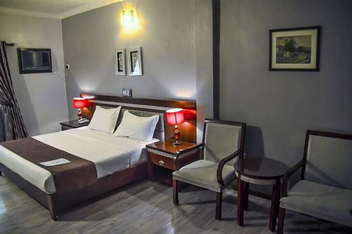 Room 53 of 82