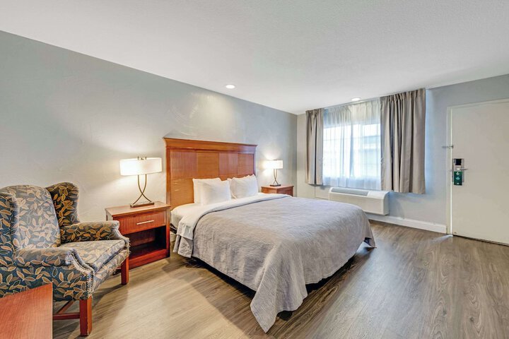 Room 10 of 36