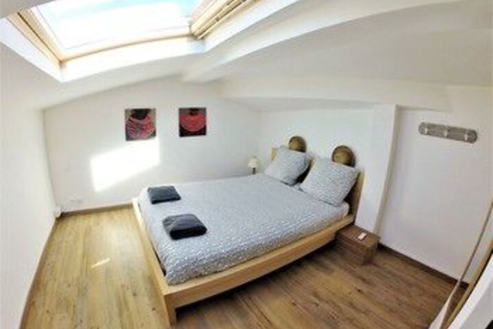 Room 10 of 29
