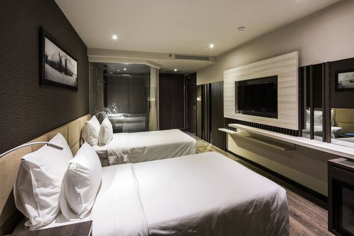 Room 25 of 140