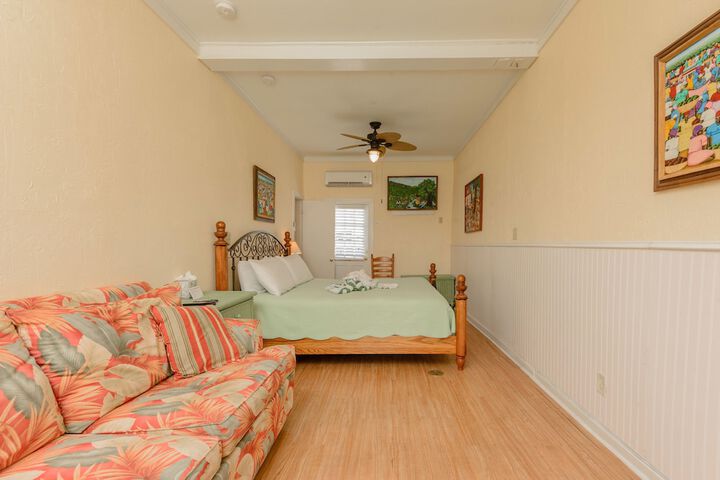 Room 3 of 77