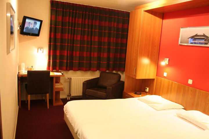 Room 6 of 47