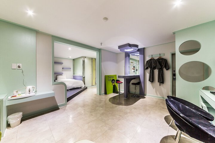 Room 30 of 54